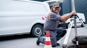 Mitarbeiter des Abscheider-Notdienstes bei der Arbeit an einer Abscheideranlage
